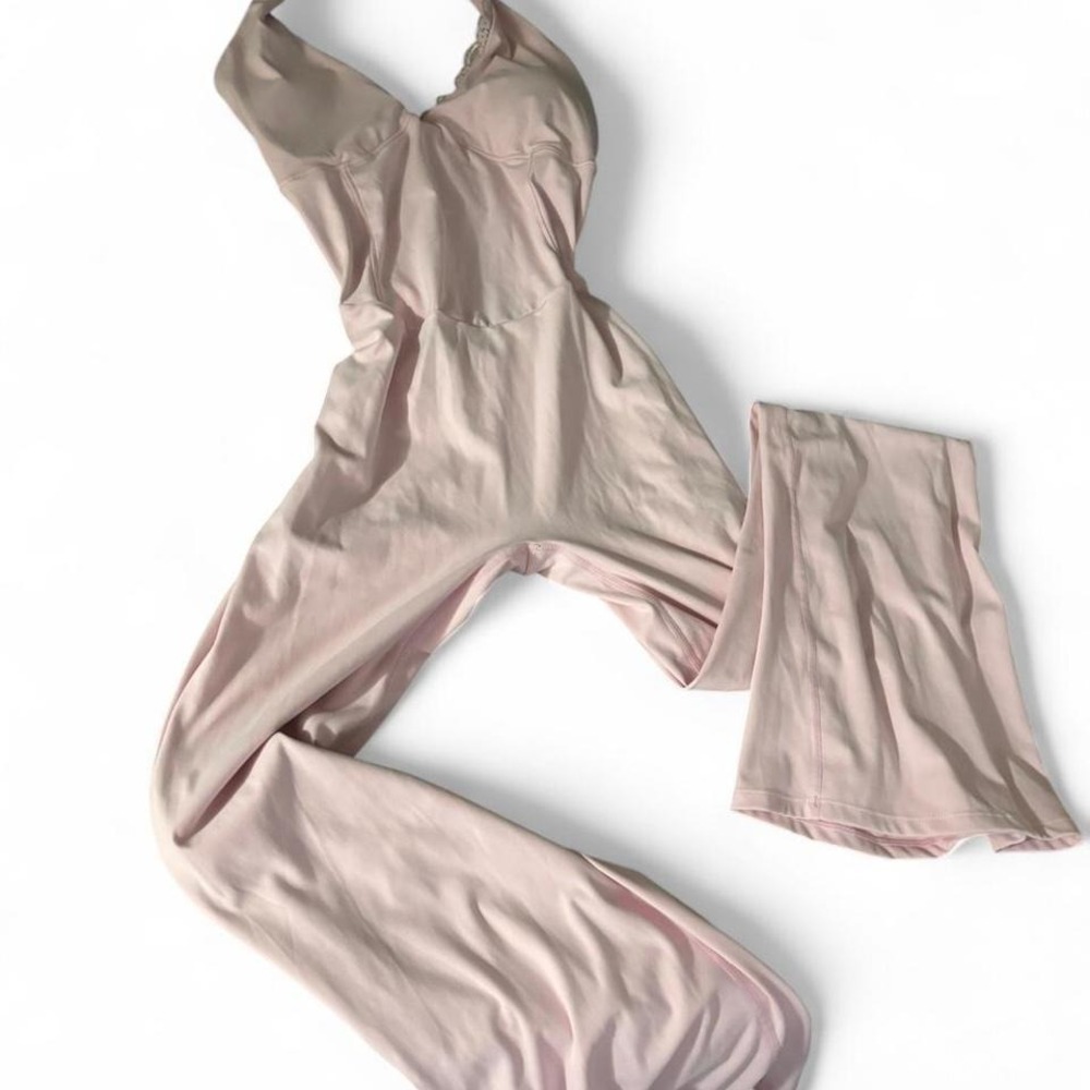 Pink jumpsuit with wide leg‎ pants and halter neck size Large - Picture 4 of 5